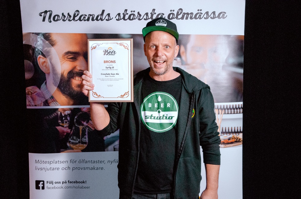Beer Studio vann brons för sin Crossfade Sour Ale i kategorin suröl. Oscar Brändström tog emot diplomet.