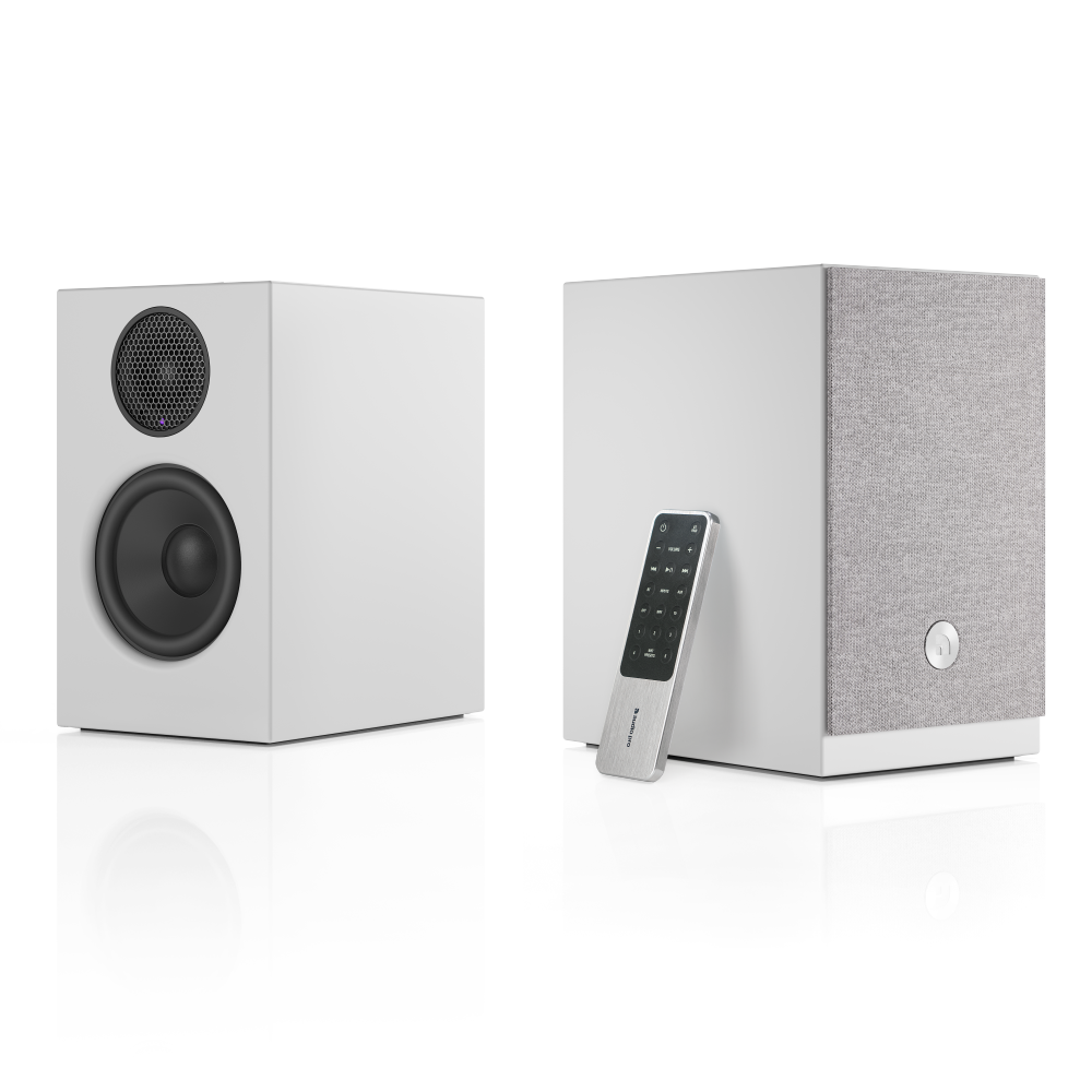 wireless-multiroom-speaker-A26-white-angle1-remote-combo-AudioPro.png