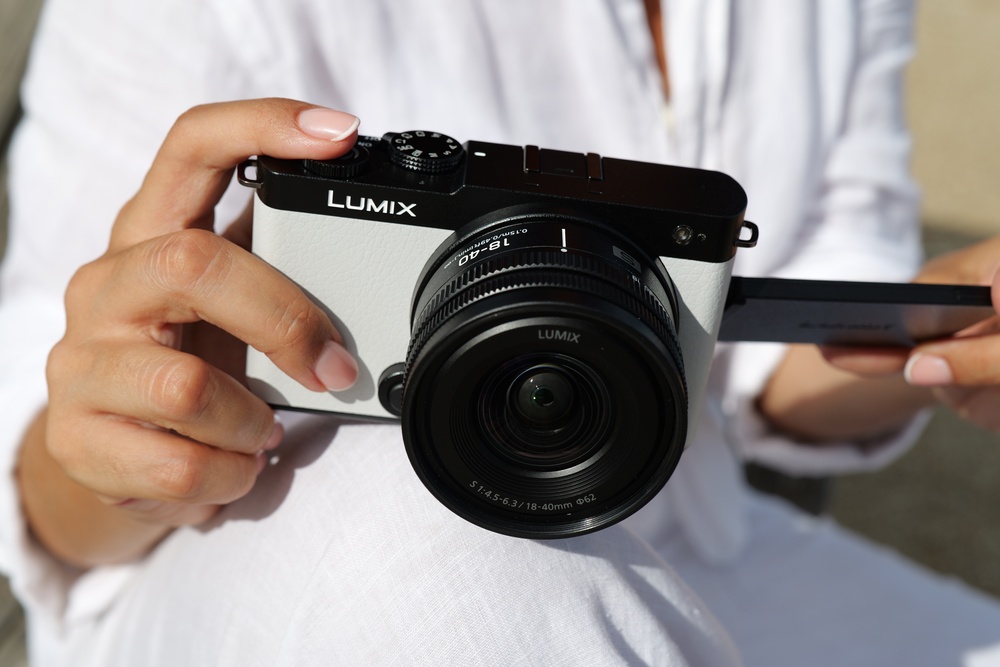 Panasonic Lumix S9 Smokey White