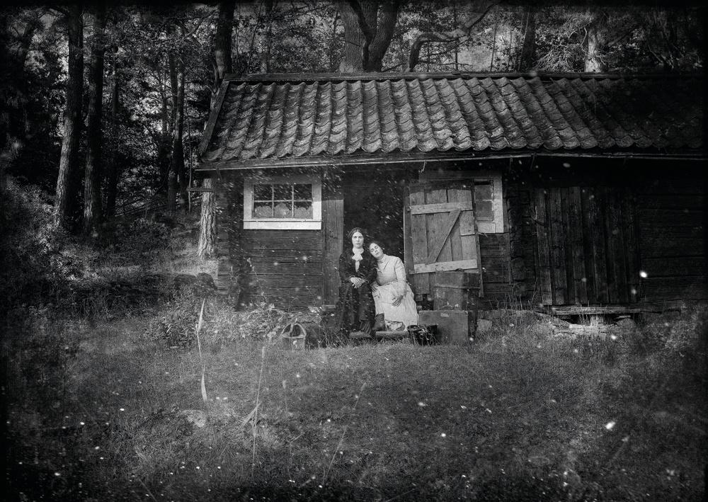 Svartvitt fotografi föreställande forskarna Beata Gardelius och Inga-Lisa Blomgren.