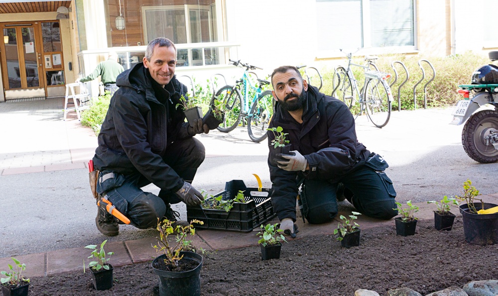 Miljövärdarna Niklas Janson och Firas Yassin. 