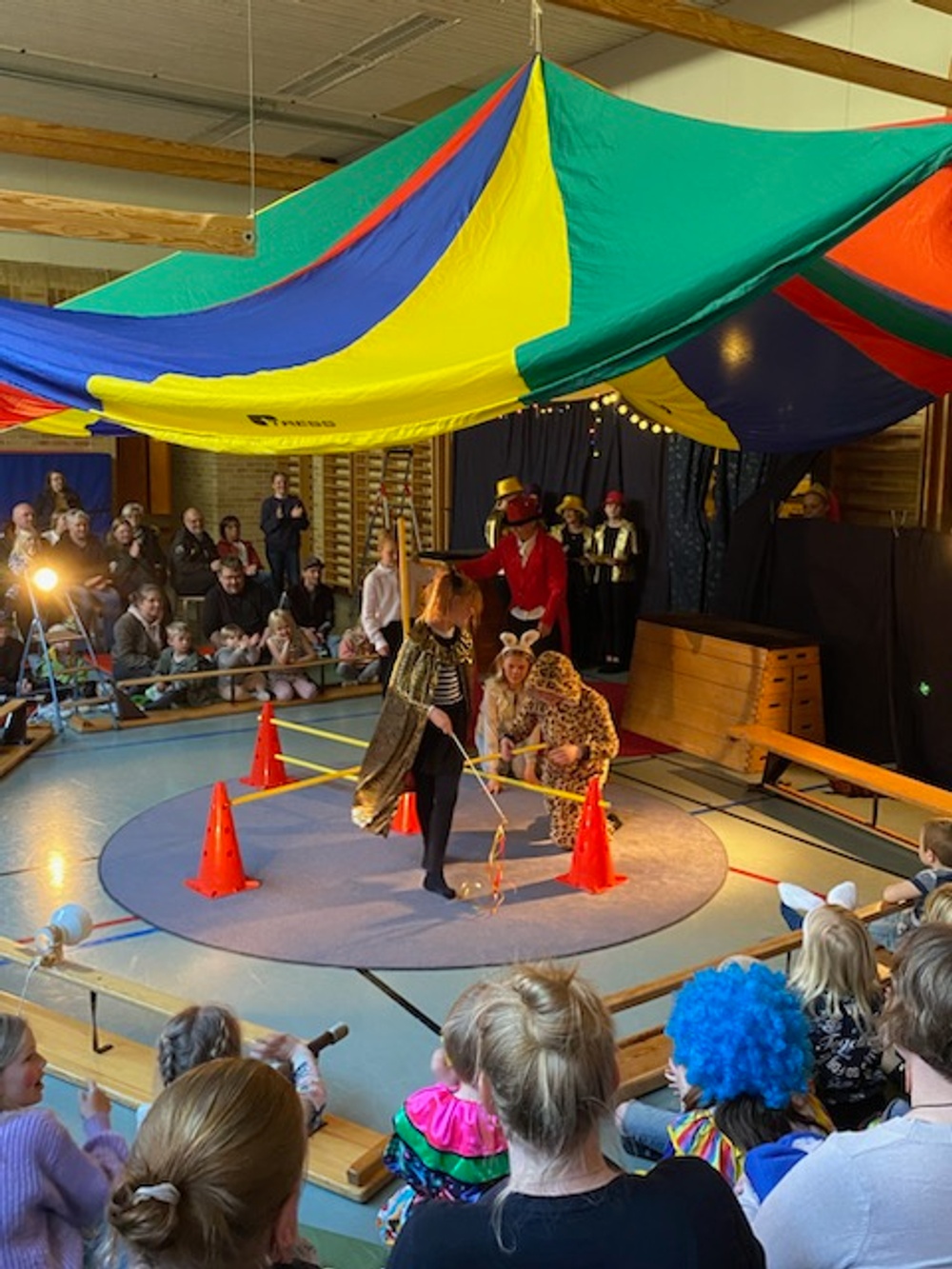 Cirkus i Bredöls skola.