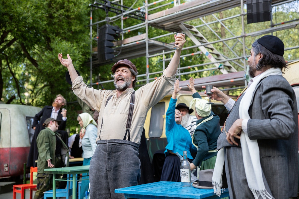 "Spelman på taket" - 2024 års sommarteater med Västerbottensteatern. 
Foto: Patrick Degerman