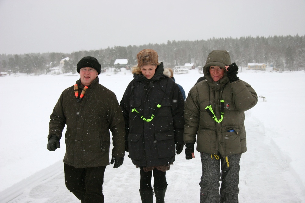Vandring över isen från Trolldalen på Lidingö till Storholmen.jpg