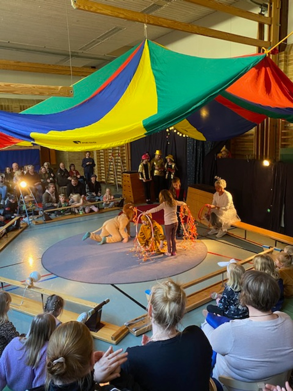 Cirkus i Bredöls skola.