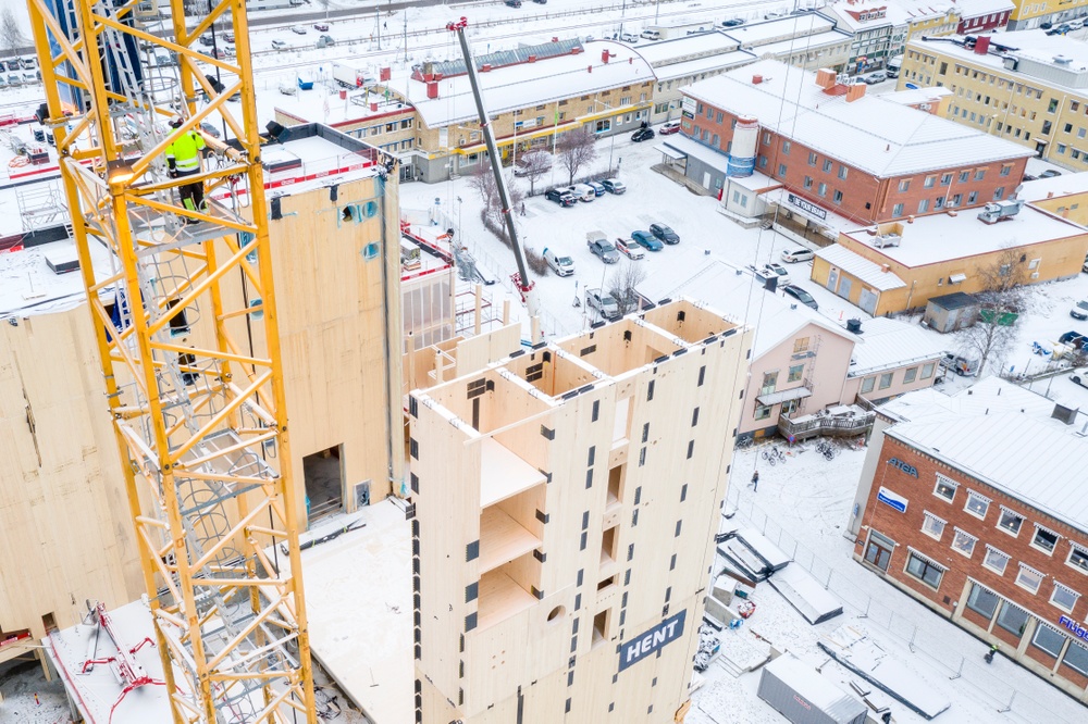 Skellefteås kulturhus kommer att bli cirka 80 meter högt och byggs i 20 våningar. Den totala volymen som omfattar stommen är cirka 10 000 kubikmeter KL-trä och 2 200 kubikmeter limträ som Martinsons levererar.

Fotograf: Jonas Westling