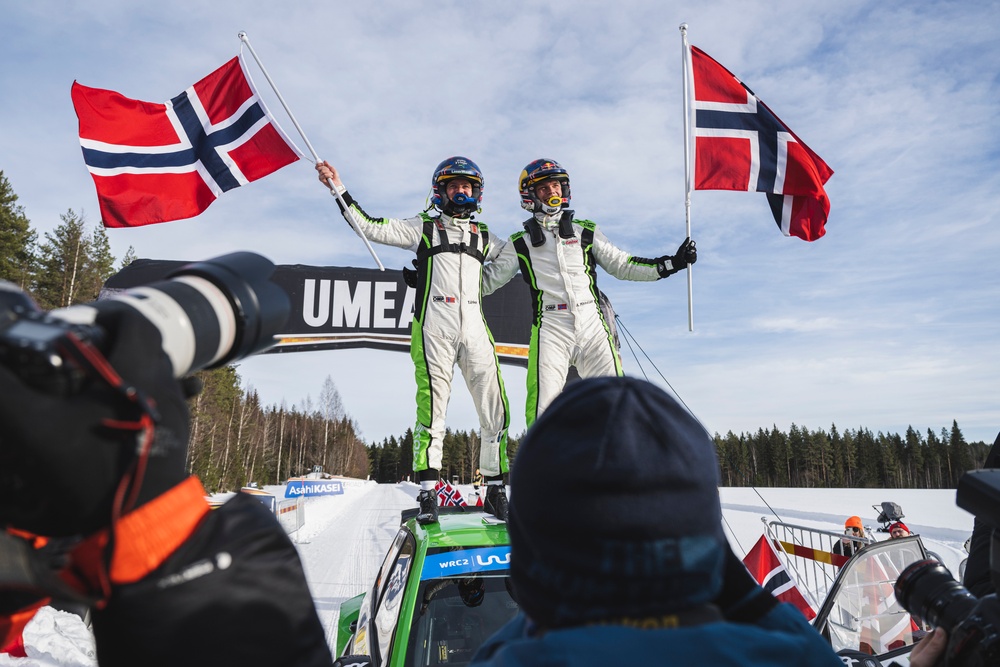 Andreas Mikkelsen and codriver Torstein Eriksen won WRC2 in Rally Sweden. Foto: McKlein/Rally Sweden