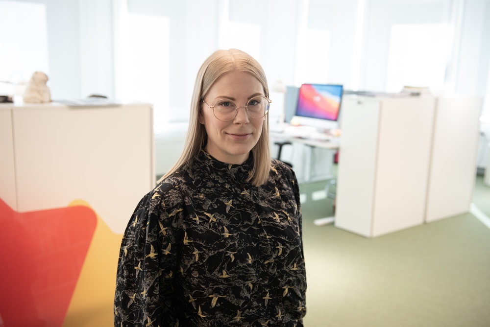 Portträttbild på Lisa Gemmel, press- och opinionsansvarig, Svensk biblioteksförening. 