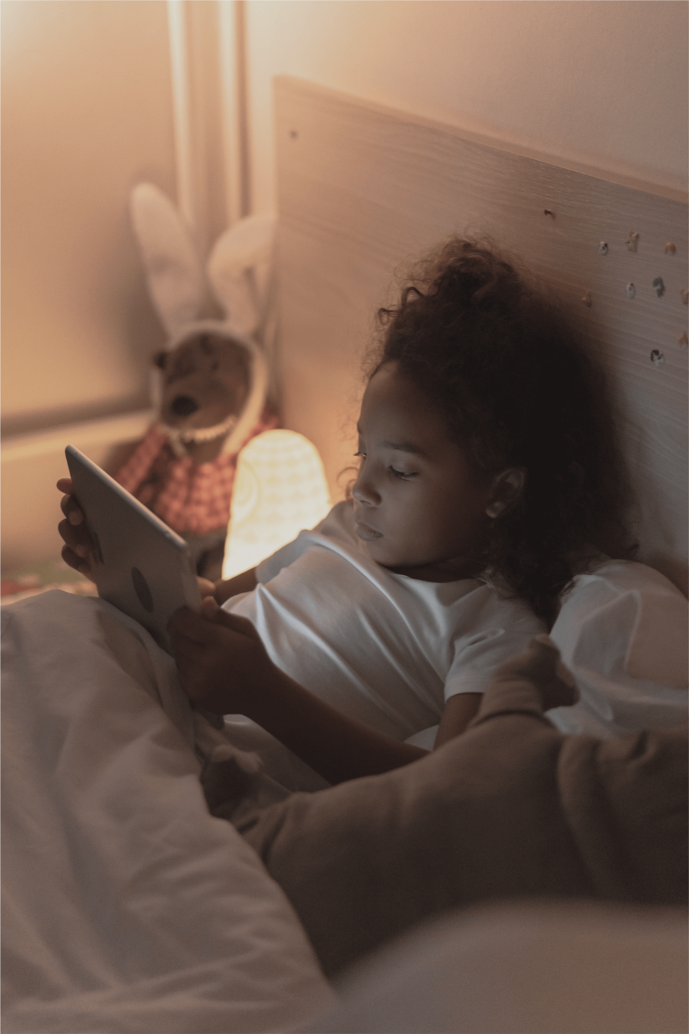 girl_reading_with_lylli_in_bed