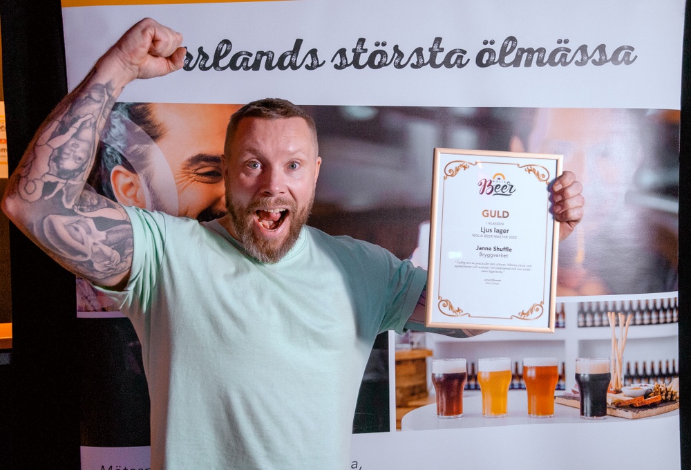 Janne Shuffle från Bryggverket vann guld i kategorin ljus lager under Nolia Beers öltävling.