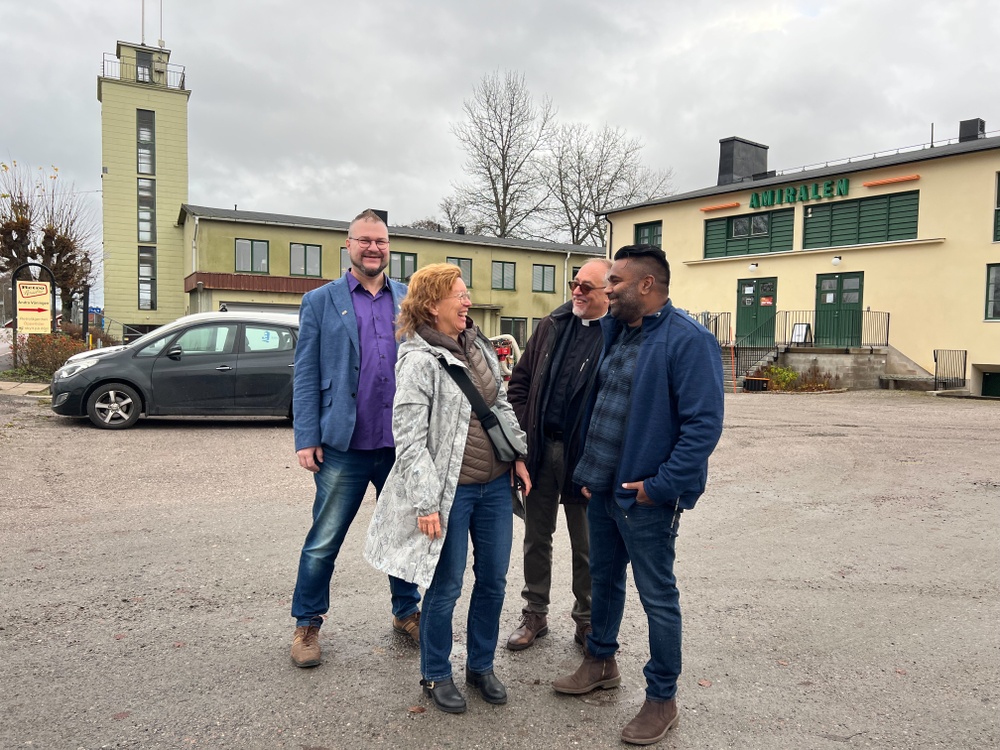 Kommunstyrelsens andra vice ordförande Peter Andreasson, lektor Marie Strid, kyrkoherde Fredrik Nordlund och kommunstyrelsens ordförande Daniel Andersson.