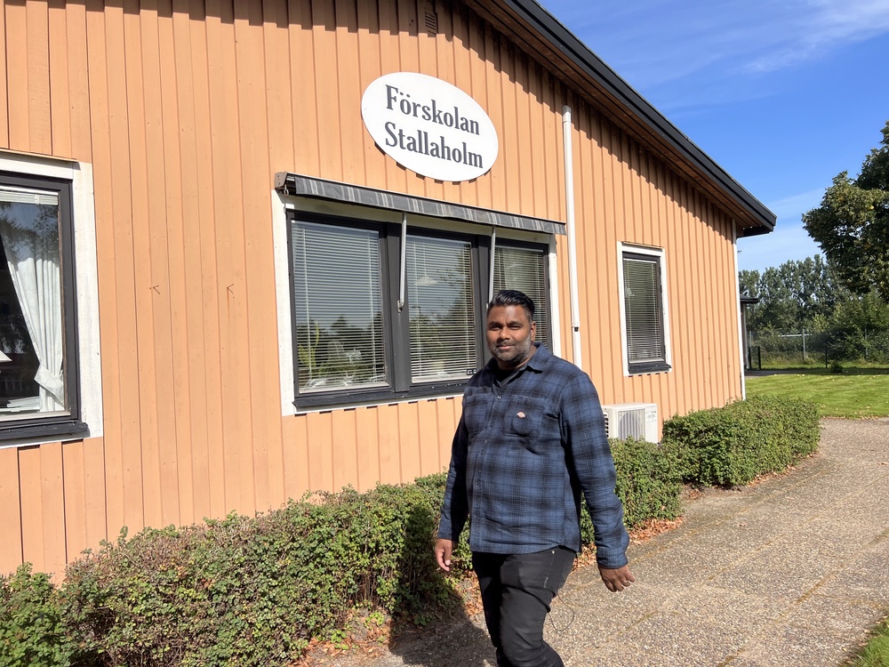 KS-ordföranden Daniel Andersson vid Stallaholms förskola.