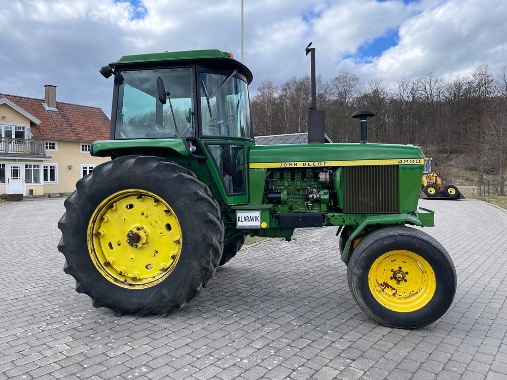 För traktorn i tiden! En John Deere 4230-traktor som tidigare tillhört Kung Carl XVI Gustaf i 25 år auktioneras just nu på Klaravik. 