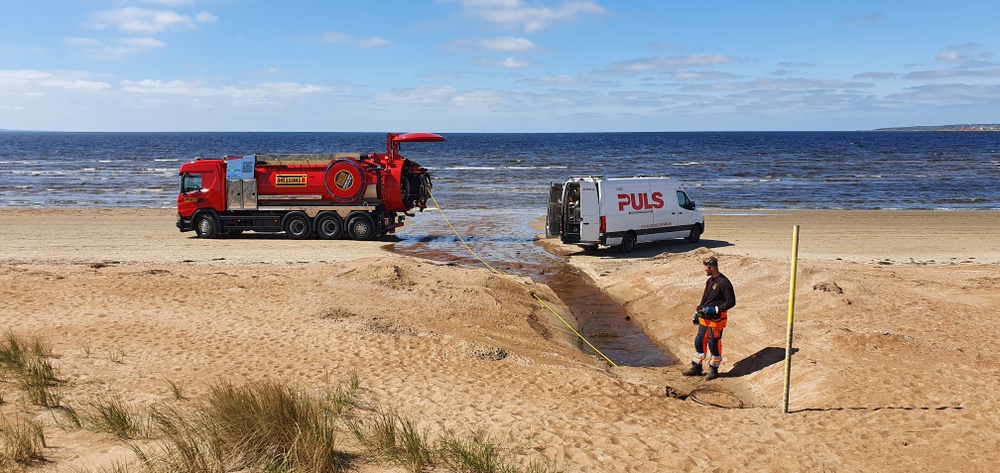 Puls - underhåll av dagvattenledningar på strand