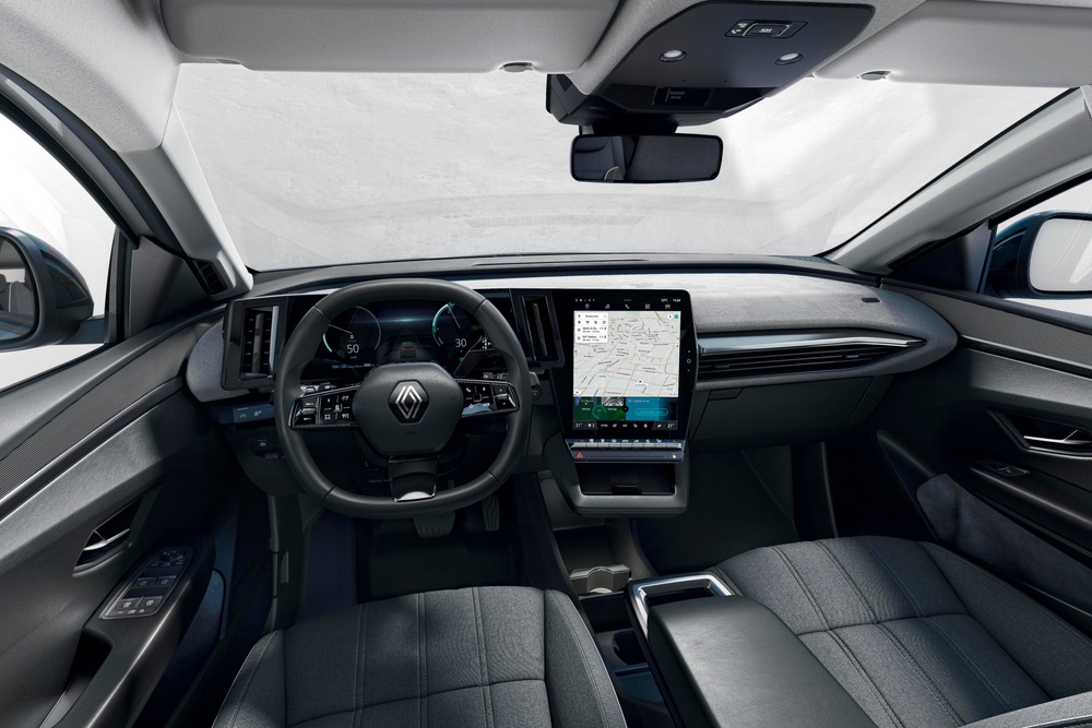 4-2022 - Story Renault - OpenR_ touchscreens and tech blend.jpeg