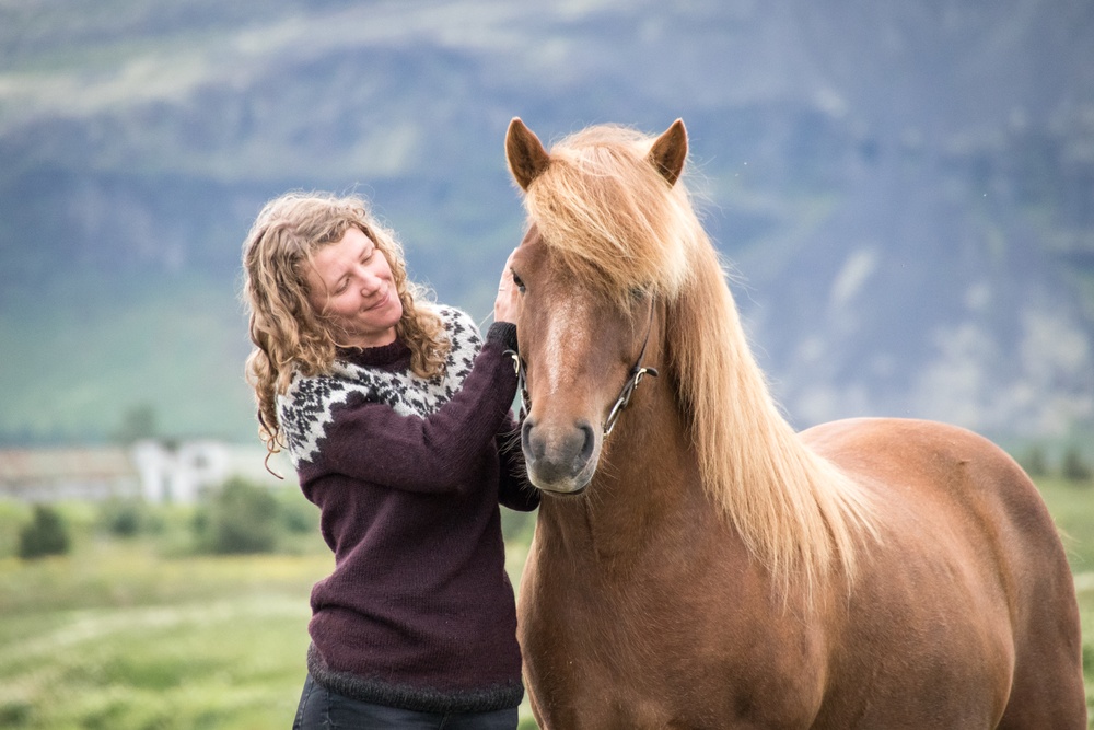 My Nordström med sin häst Haki på Island
Foto: Isabelle Büchse 
