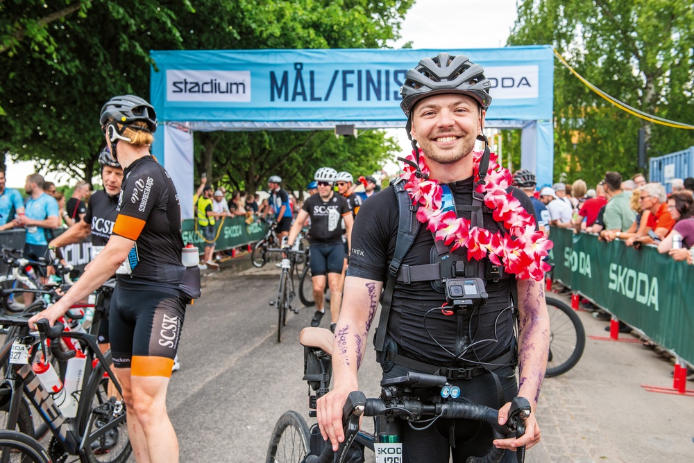 Gamingprofilen Elajjaz, Elias Lönn från Gävle, var en av 12 500 cyklister som gick i mål i Vätternrundan 2023.