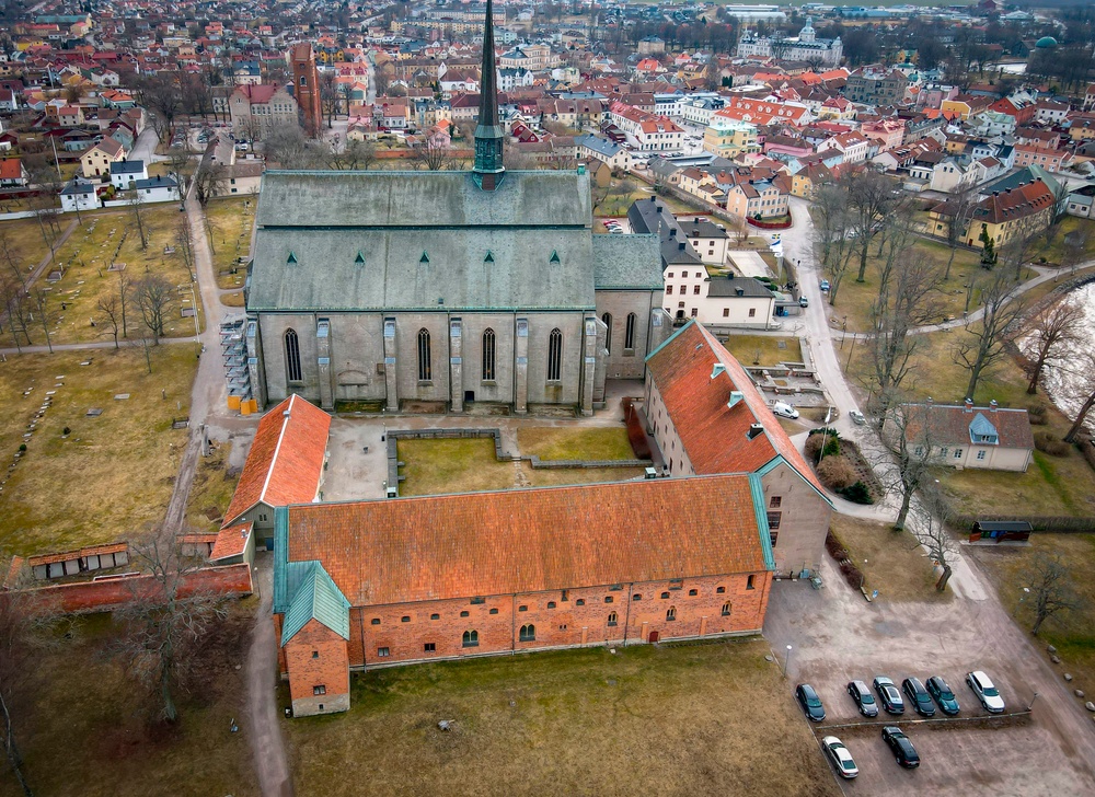 Sancta Birgitta Klostermuseum finns på klosterområdet i Vadstena, med grannar som Klosterkyrkan, Pilgrimscentrum och Birgittasystrarna.