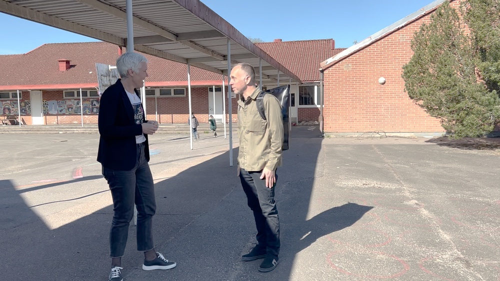 Arkitekt Lars Olausson i samtal med rektor Anna-Karin Lindberg.