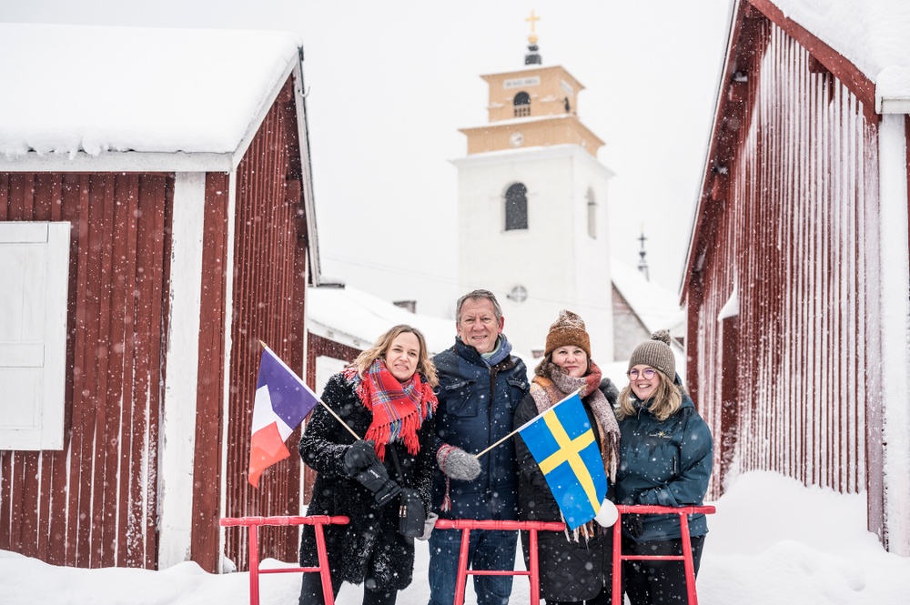 Karin Åberg, Luleå Business Region, Frédéric de Fournoux, Quartier Libre, Jenny Erikson, hotelldirektör Scandic Luleå och Cecilia Petzäll, Travel Trade Manager Swedish Lapland Visitors Board. Världsarvet Gammelstads kyrkstad är en av platserna franska besökare kommer att få tillfälle att uppleva nästa vinter. Foto: Håkan Stenlund.