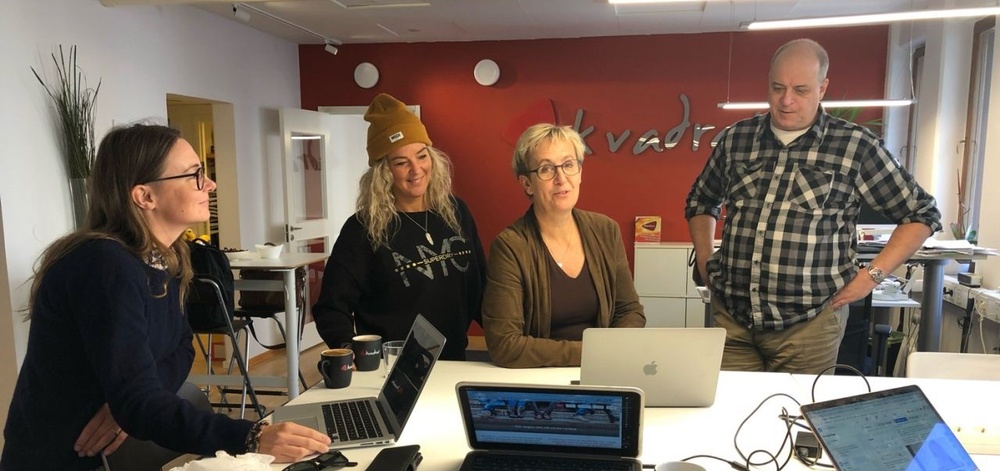 Linn Ehde och Johanna Salama från FreeZone Sweden diskuterar de olika världarnas form och funktion med Charlotte Albertsson och Michel Boutros från Kvadrat.