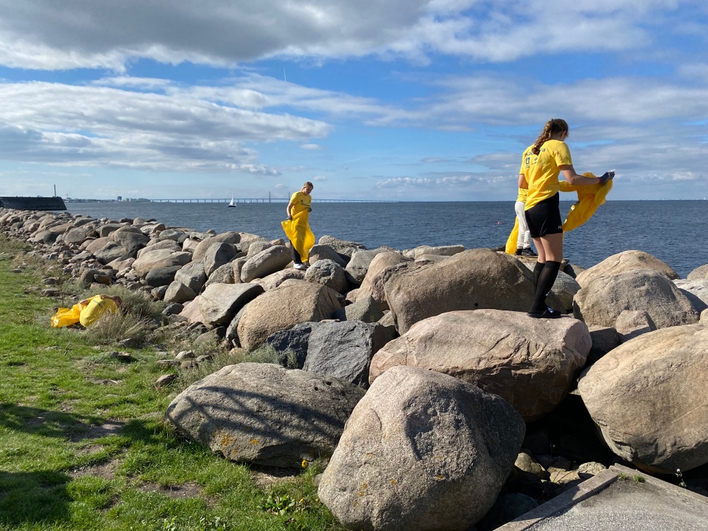 Idrottsföreningar städar Sveriges stränder.
Foto: Städa Sverige