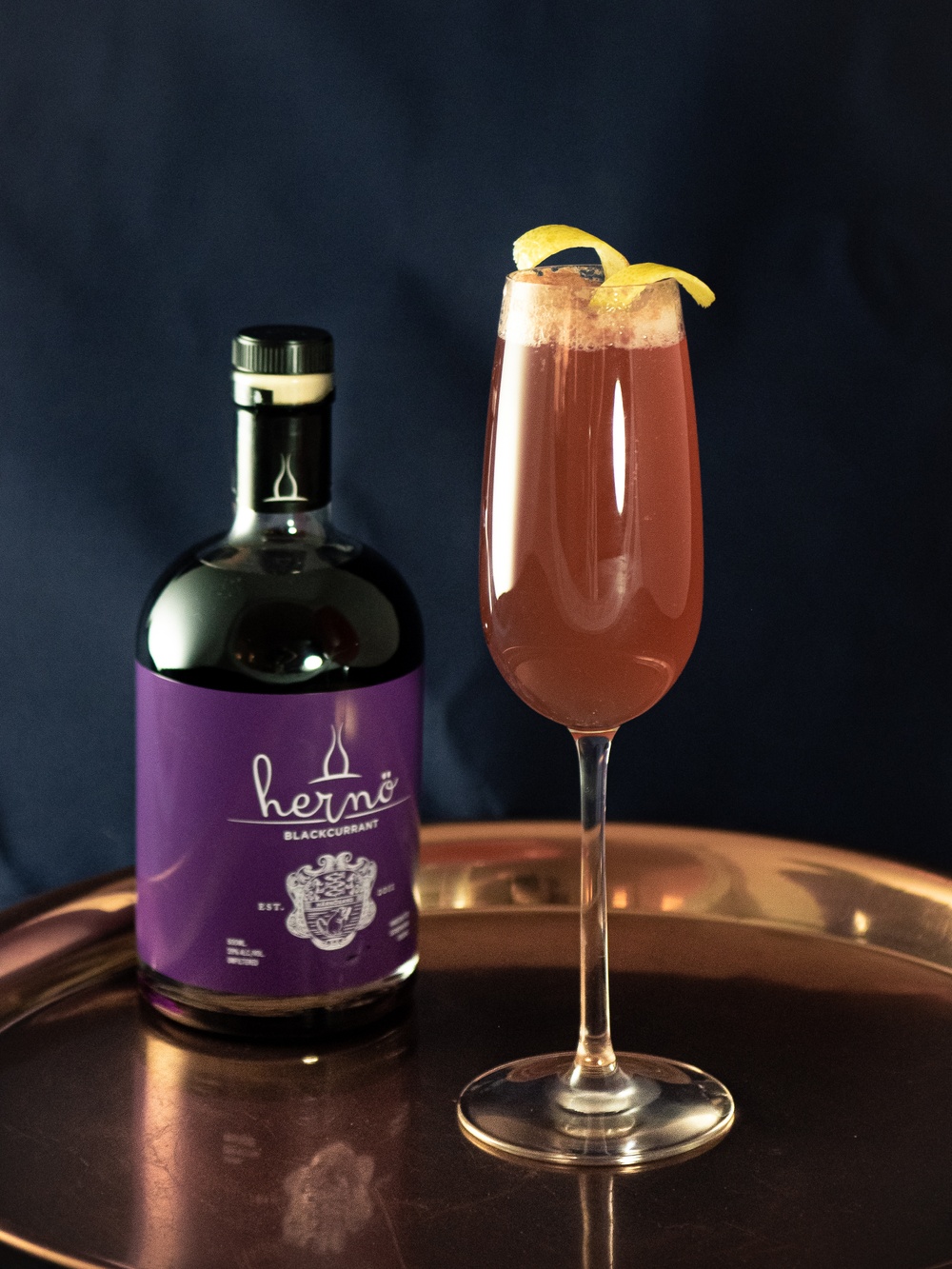 Our twist on the classic French 75, with Hernö Blackcurrant. Cassis Noir. Fruity and fresh. If you haven’t tried it already, we highly recommend the classic too.

Ingredients
50 ml Hernö Blackcurrant
15 ml lemon juice
15 ml simple syrup
Champagne

Preparation
Pour Hernö Blackcurrant, fresh lemon juice and simple syrup into a shaker. Fill the shaker with ice and shake for about 10 seconds. Strain the cocktail into a champagne flute and top with Champagne.