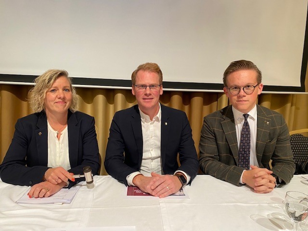 Kommunfullmäktiges presidium 2023, Linda Espeving (M), Sebastian Aronsson (S) och Dennis Alvdén (M). 