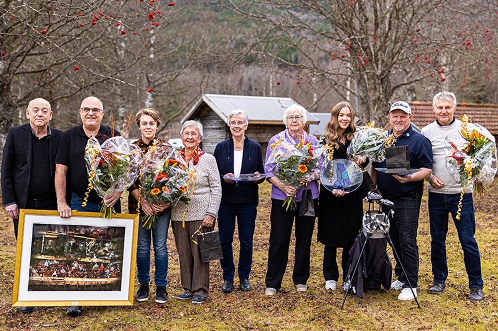 Från vänster: Kommundirektör Thomas Stjerndorff tilsammans med samtliga 2024 års vinnare: Jan Björn Torsby, Brockenbarna i Vitsand (Josefin och Rigmor Mähler), Hembygdsgården Kollsberg Torsby (Berit Juhl och Anita Rattfeldt) Amada Berglund och Torsby Golfklubb (Anders Olsson och Peter Dahlström)