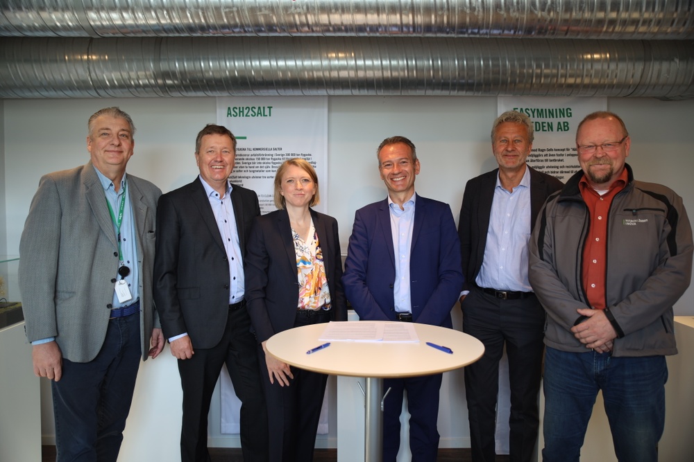 From left: Lars Lindén, CEO Ragn-Sells Group, Board member EasyMining Sweden AB, Jan Svärd, CEO EasyMining Sweden, Anna Lundbom, Marketing Manager EasyMining Sweden, Fabio Dinale, VP Business Development and Executive Committee member HZI, Nils Lannefors, Project Development Manager HZI, Stefan Forsberg, Regional Sales Manager Scandinavia HZI.