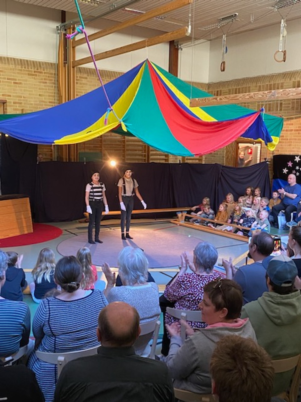 Cirkus i Bredöls skola.