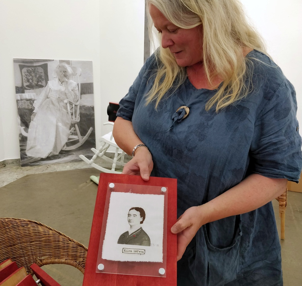 Hedda Jansson vid en utställning om Ellen Key
Foto: Assi Molin