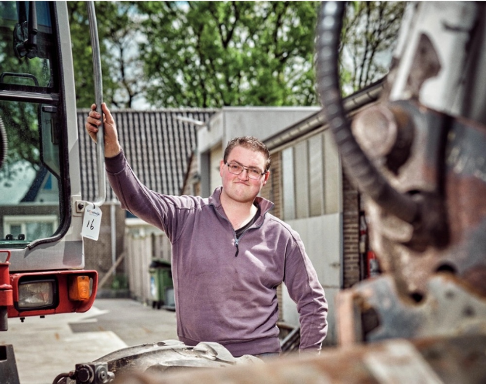 Koper Berry van den Berkmortel bij de door hem gewonnen mobiele kraan via de veiling van Troostwijk Auctions