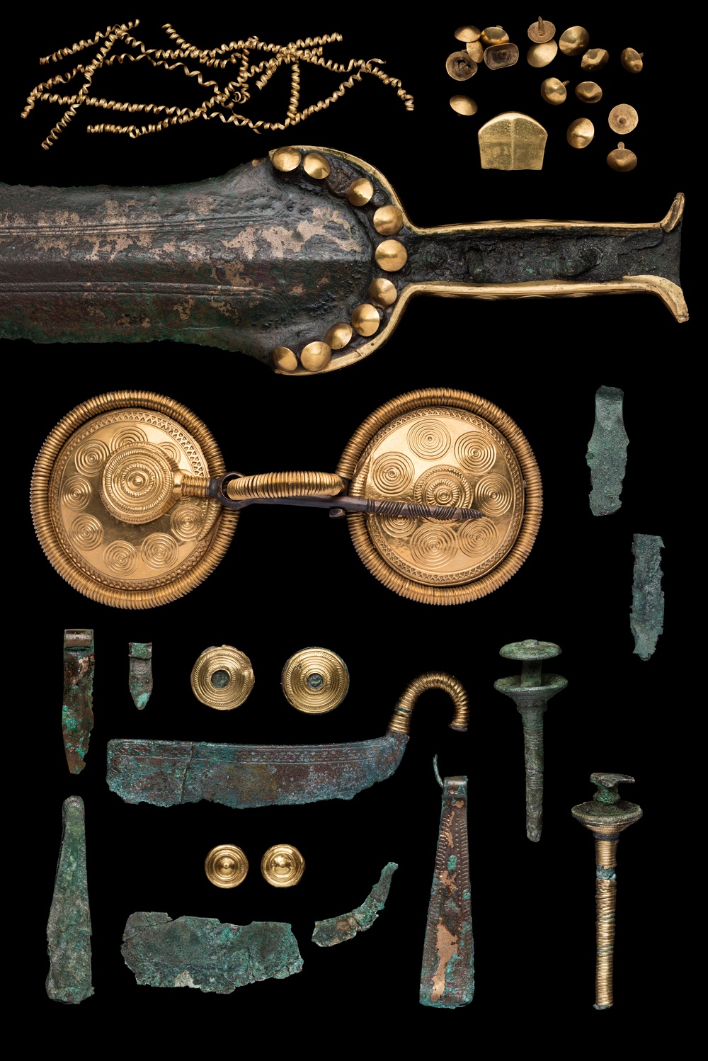 Ett urval av de fantastiska föremål som hittades när Hågahögen grävdes ut år 1902–1903. 