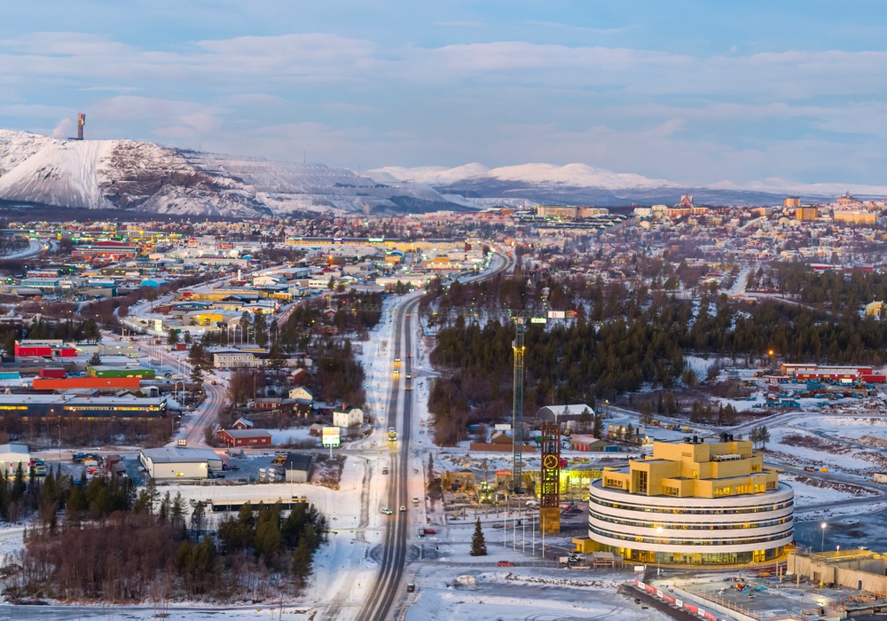The new city hall pulls the next phases of Kiruna’s bold move eastwards as if by a magnet. 
Credit: Photo by Hufton + Crown, Courtesy of Henning Larsen (2018) 
