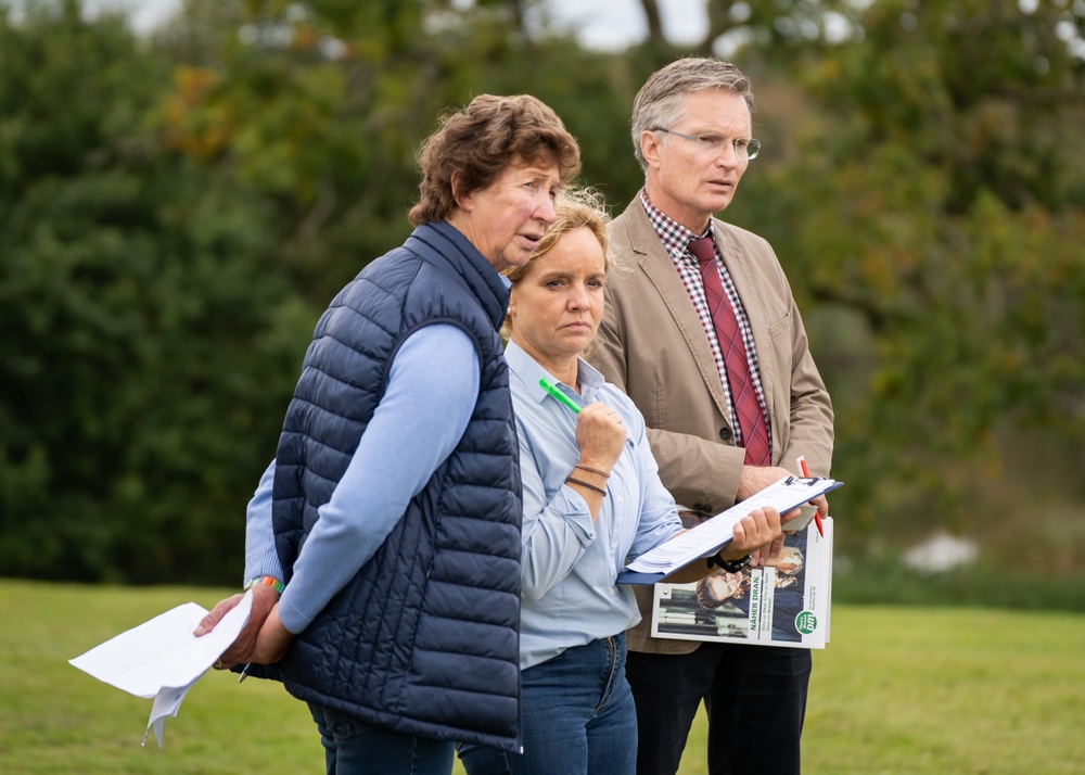 British Angela Tucker, far left, together with the judging assistant and Thies Kaspareit at last year’s Breeders Trophy. Photo: Michaela Swärd/SWB