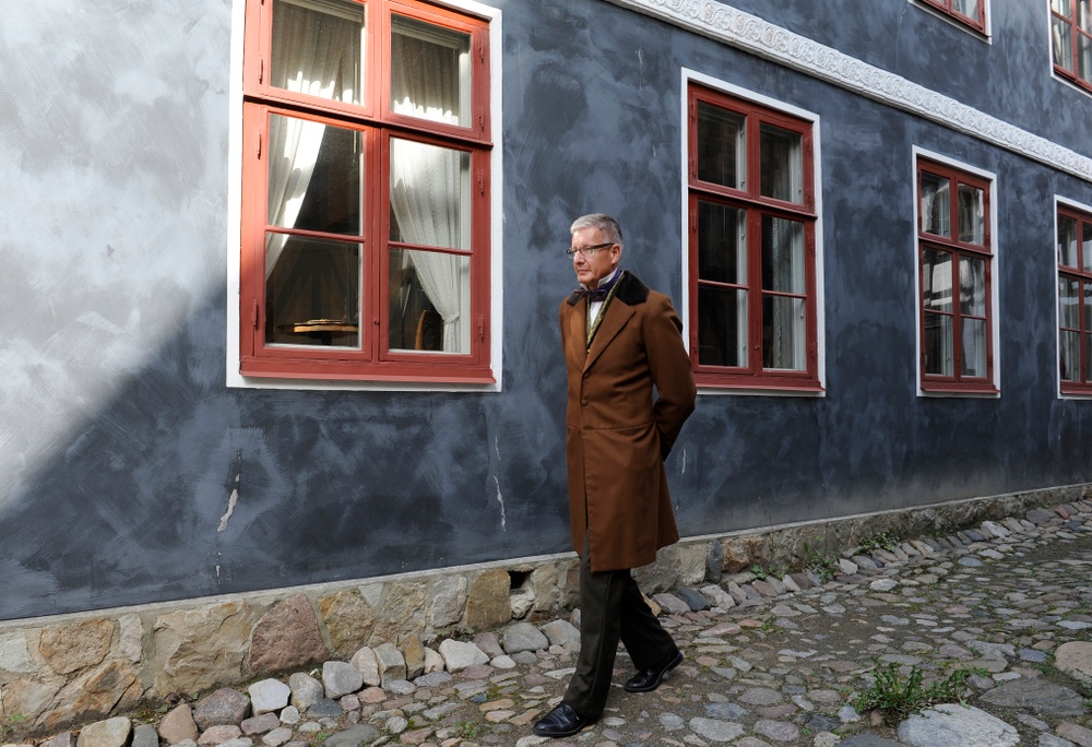 Intendent Anders Jansson är Kulturens Thomander-expert. Här framför Thomanderska huset före restaureringen. Foto: Viveca Ohlsson/Kulturen