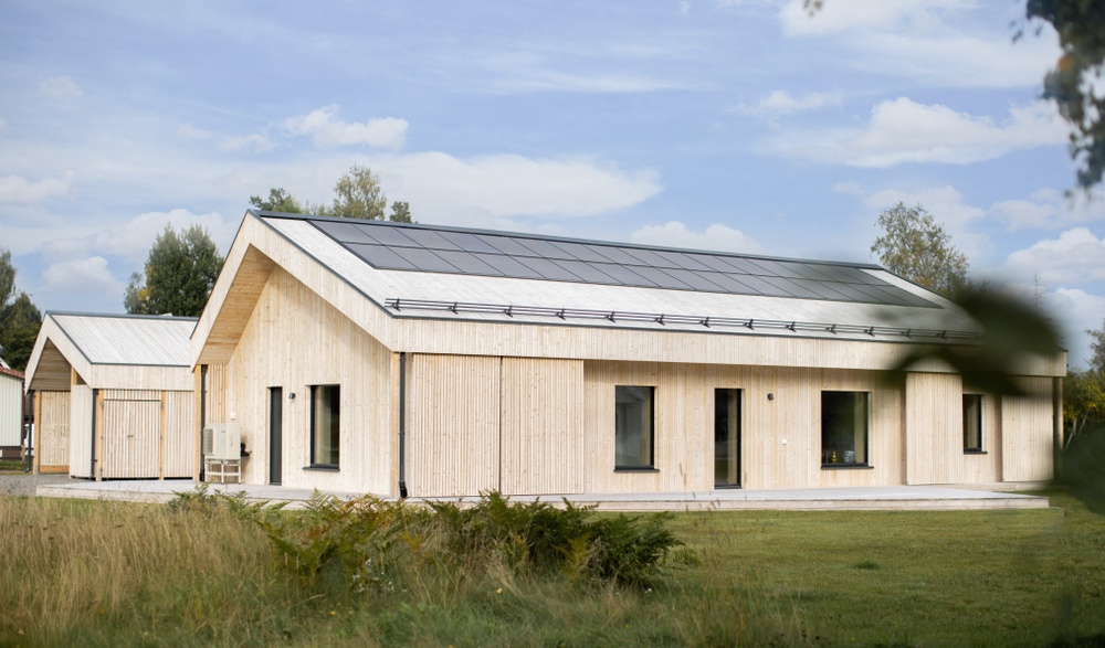 Exterior photo of Villazero with solar panels from Gruppsol. 