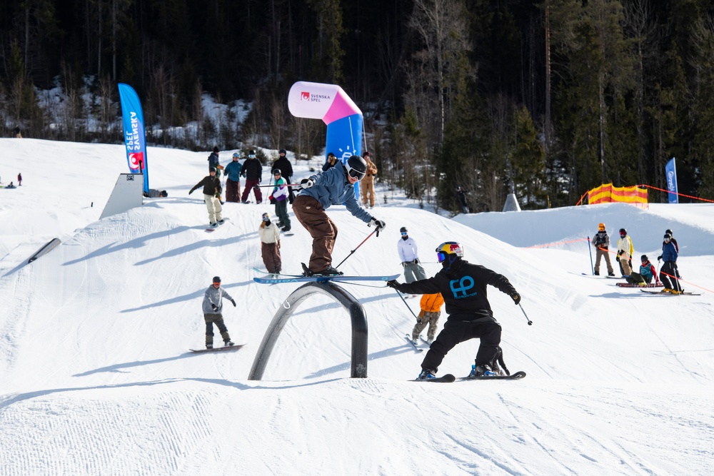 Jesper Fjäder och Estrid Fahlén under The Flip på SM i Kläppen