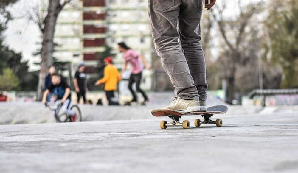 Skatebräda i park.