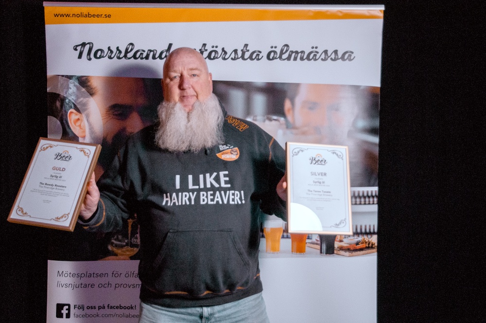 Mikael Karlsson på Pine Ridge Brewery tog emot diplom för guld och silver i kategorin syrlig öl för The Rowdy Roosters (guld) och The Tense Tucans (silver).
