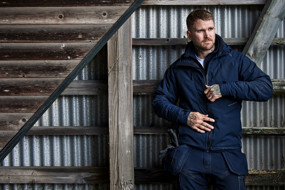 Swedish workwear manufacturer Fristads continues to build on their assortment of more sustainable workwear, adding jackets and trousers for autumn and winter to several of their style concepts.