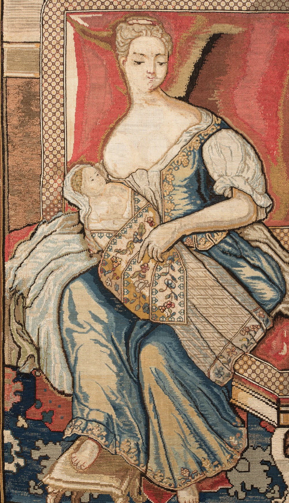 Närbild på den en del av den broderade Königsmarckska tapeten som kallas Barndomen, på vilken Amalia är avbildad.