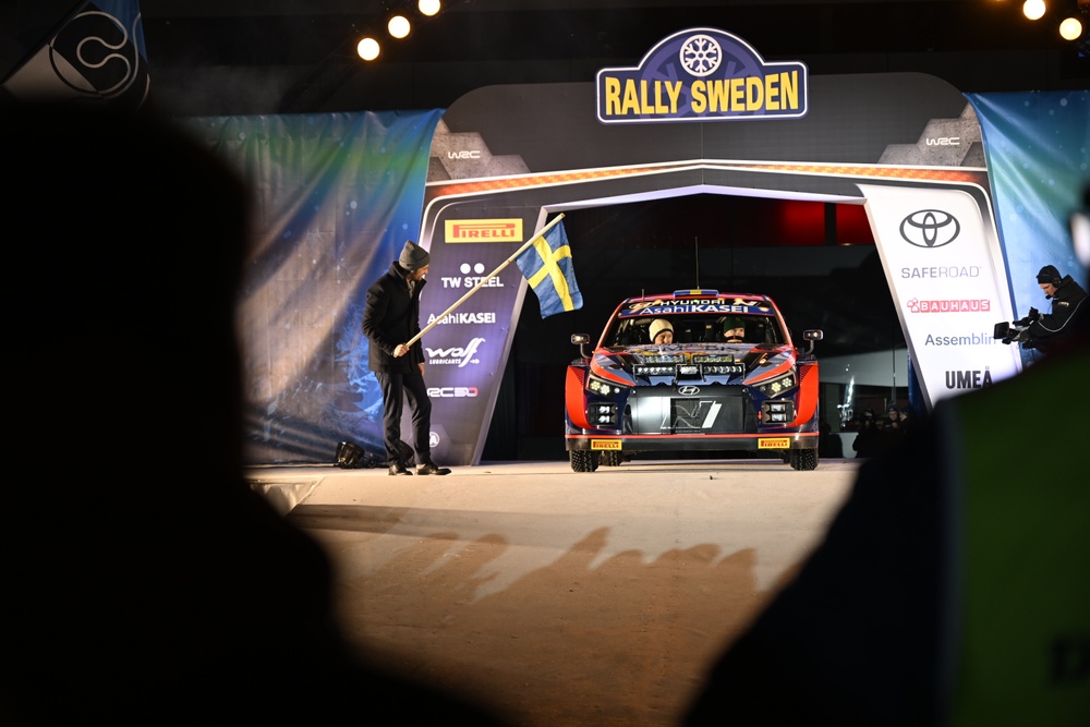 Prince Carl Philip kicked off the ceremonial start of Rally Sweden. Foto: Benjamin Aleksander/McKlein