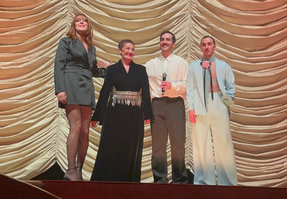 Levan Akin med skådespelarna Deniz Dumanli, Mzia Arabuli och Lucas Kankava vid världspremiären i Berlin. Foto: Per Perstrand