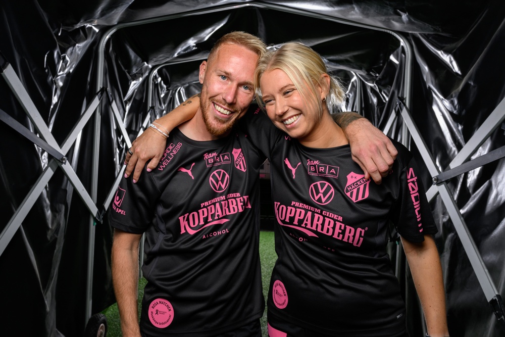 Mikkel Rygaard och Mikaela Johansson i Rosa matchen-ställen. 