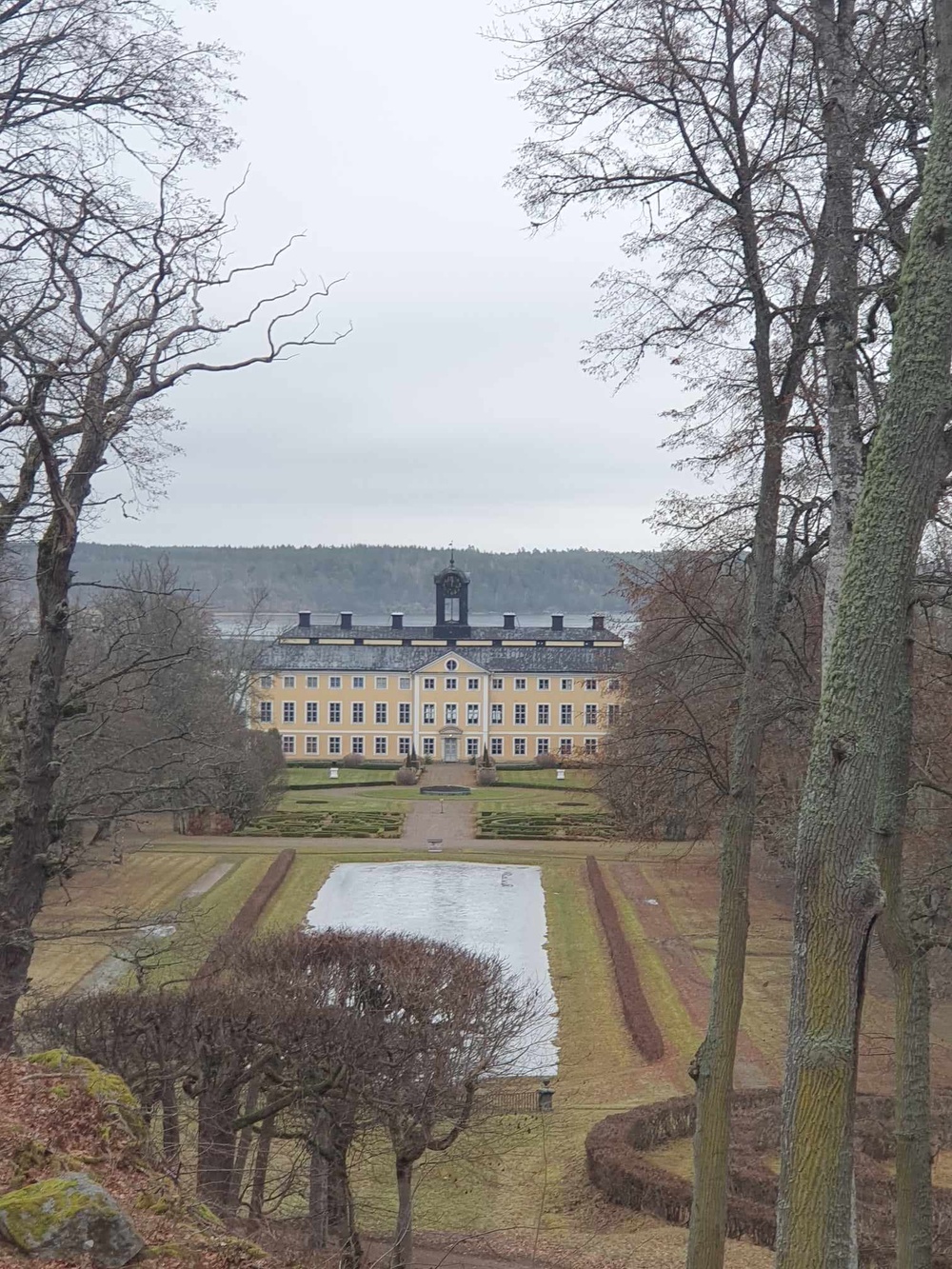 En av årets kulturguidningar är i Sturefors slottspark.