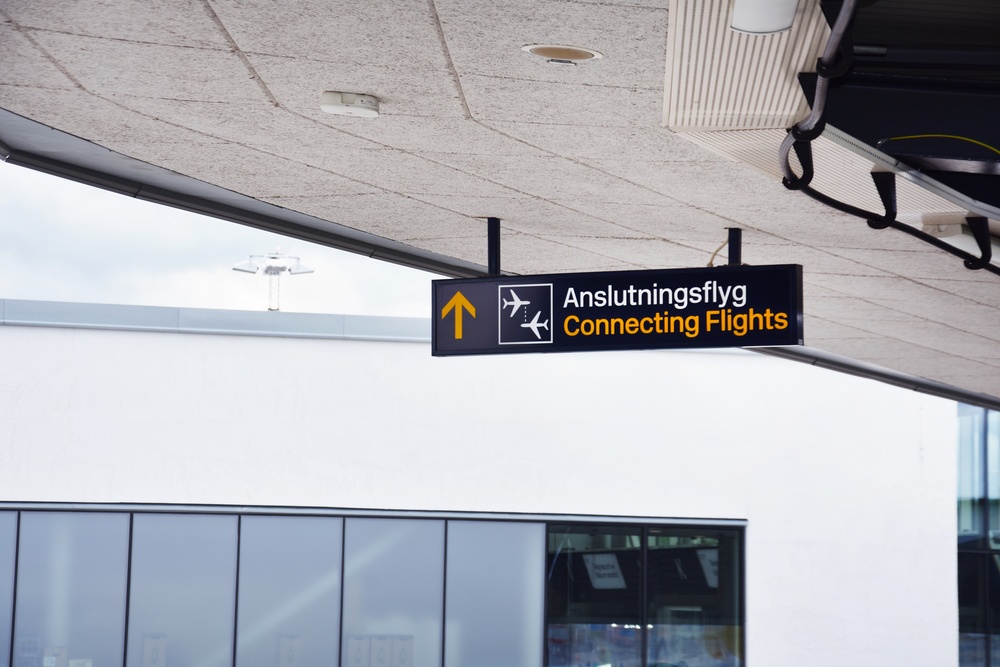 Skyltning för anslutningsflyg vid Bromma Stockholm Airport