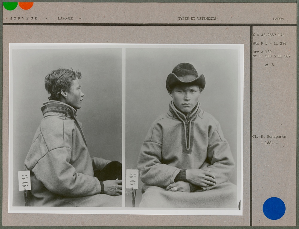 Foto: G. Roche/Collection du Roland Bonaparte, 1884 
 ”Antropometriskt” porträtt av Pier Andersen Magga, Polmak, Finnmark, Norge
