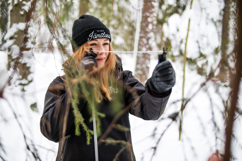 Erica Jonsson Ogilwie, utbildare inom skog på Torsta, kommer bland annat att undervisa i virkeslära och skötsel av skog under utbildningen.